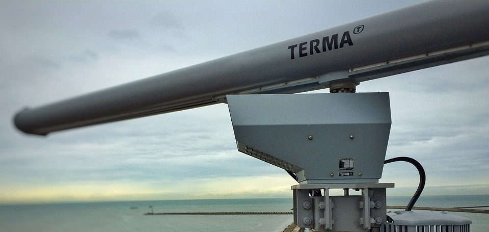 Terma SCANTER Radar with the ocean in the background.