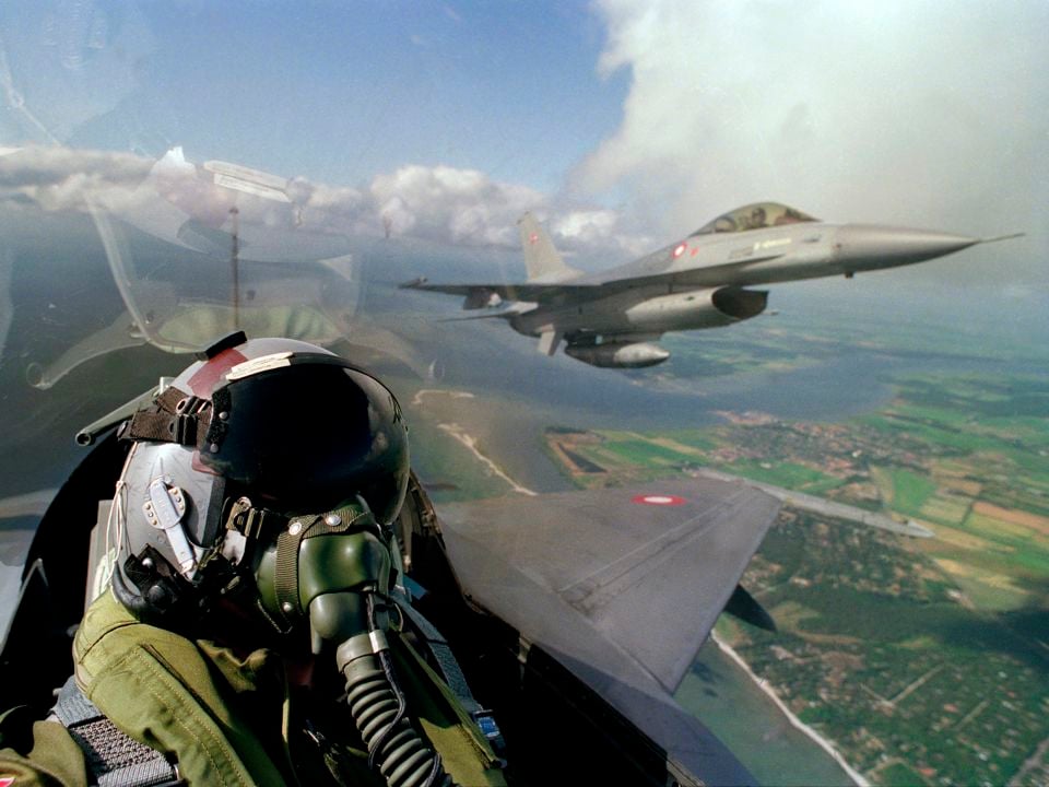 Pilot in a F-16 cookpit.