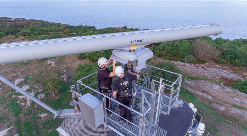 Terma Service Engineers at work on a SCANTER radar.