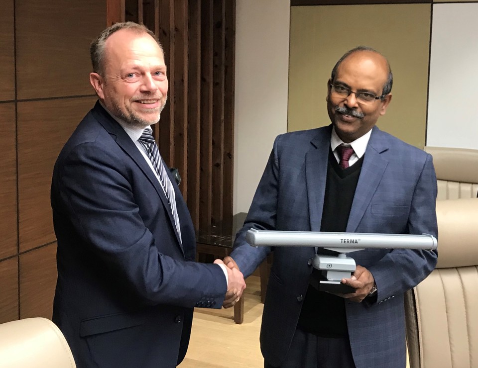 Steen Lynenskjold accepting radar contract with Bharat Electronics Limited.