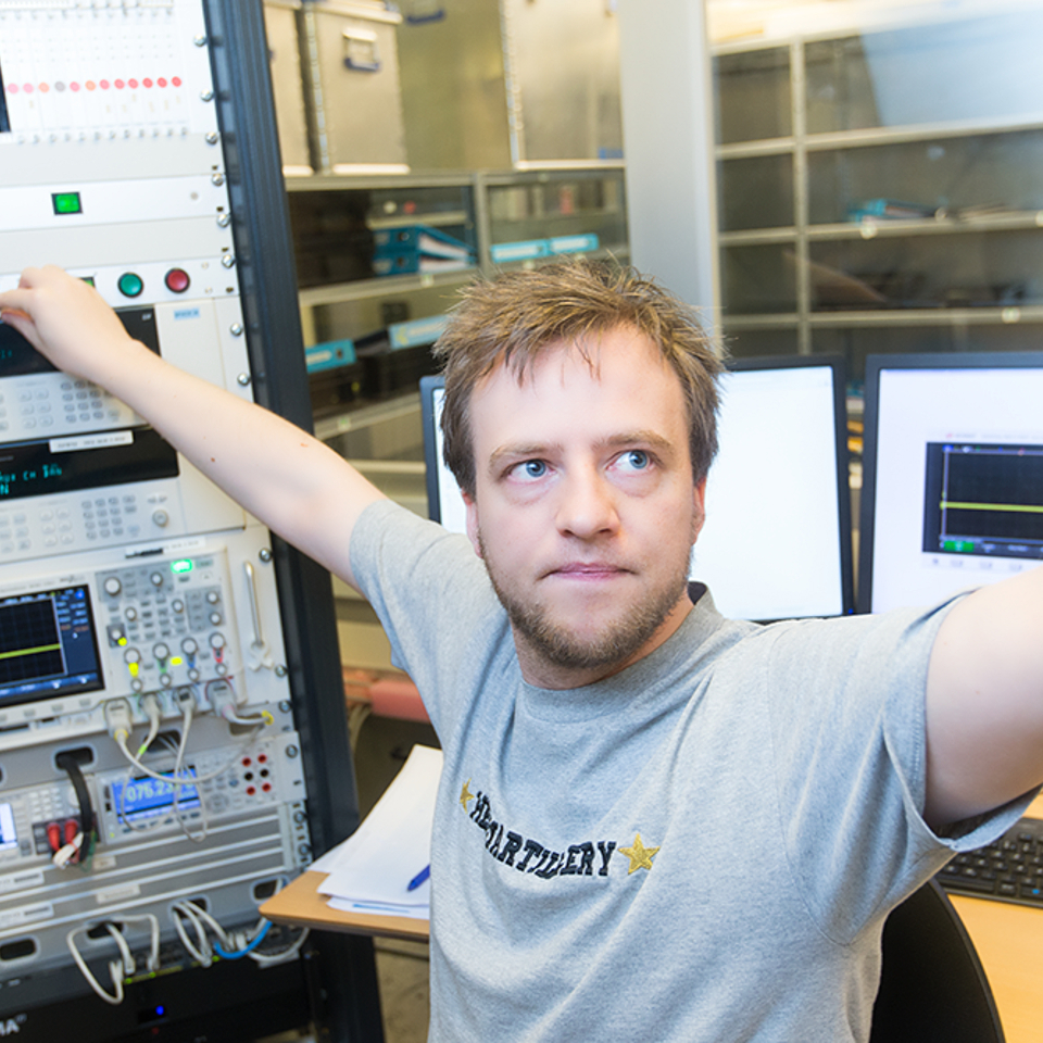 Terma employee working on electronics.