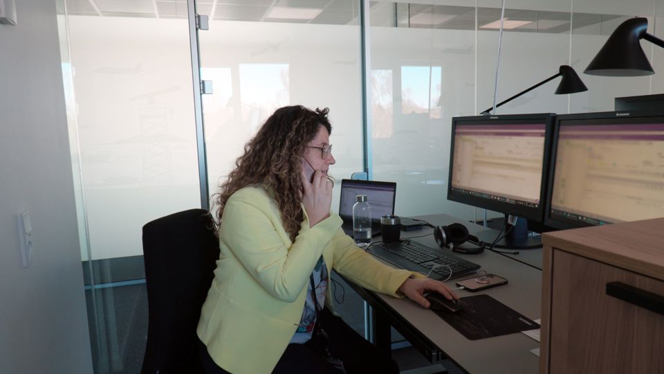 Woman talking on the phone.